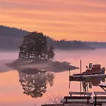 Hyttelaven Pa Furuholmen *