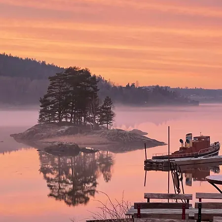 Hyttelaven Pa Furuholmen *