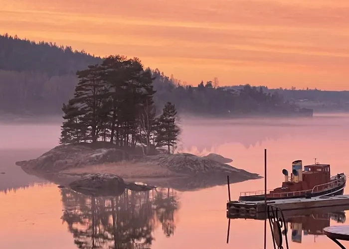 Hyttelaven Pa Furuholmen *